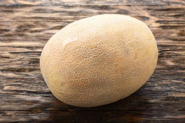 Bütün Konfit kavun masada. Metin için yer