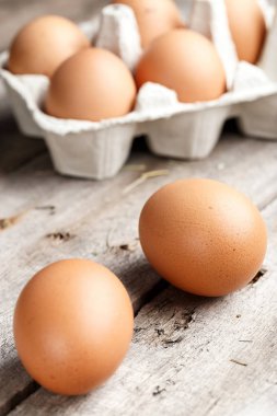 tavuk yumurtası içinde belgili tanımlık tepsi