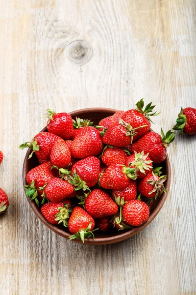 çilek bir kil plaka 