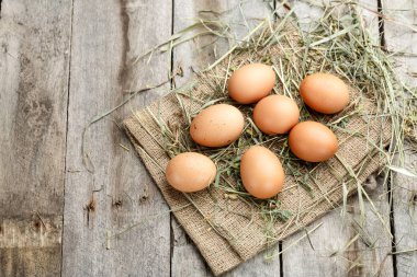 çuval bezi üzerinde organik yumurta