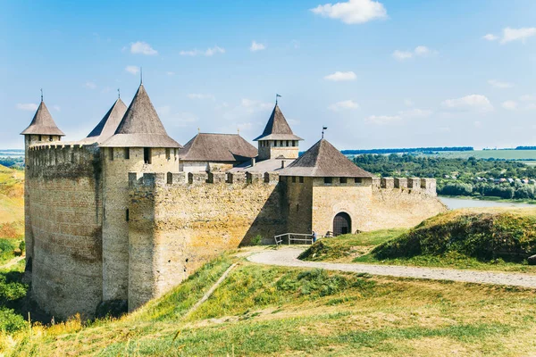 Hotin kentin batı Ukrayna Ortaçağ Kalesi