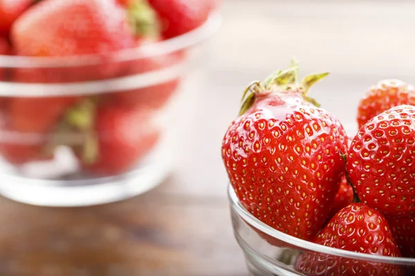 çilek bir cam plaka