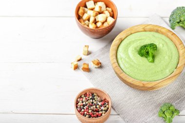 Baharat ile Kremalı brokoli çorbası