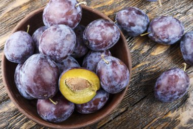 Üstten Görünüm ile olgun Erik.