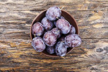 Üstten Görünüm ile olgun Erik.