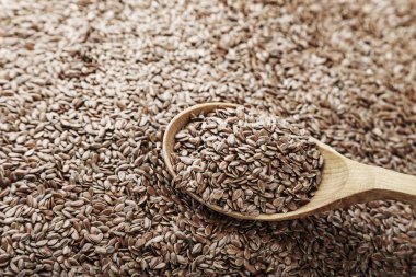 tahta kaşık keten tohumu ile yerleştirilen