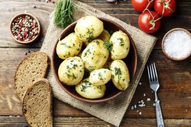 Yaz akşam yemeği ayarla ile patates, sebze, genç o ile yaz