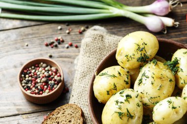 Yaz akşam yemeği ayarla ile patates, sebze, genç o ile yaz