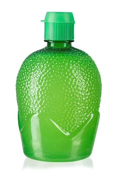 Suco de limão em uma garrafa — Fotografia de Stock