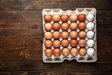 tavuk yumurtası ahşap zemin