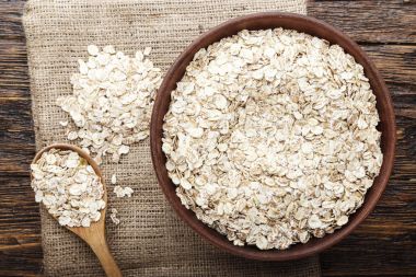 Yiyecekler. Masada yulaf ezmesi