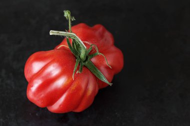 Taze olgun domatesler