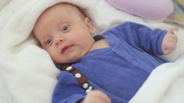 Yenidoğan yatağına uyanık