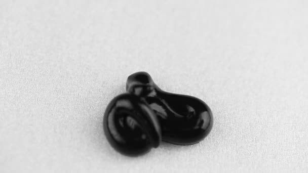 Pinselfarbe mit schwarzer Farbe — Stockvideo