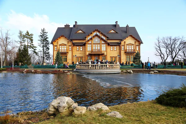 Antiga residência do Presidente da Ucrânia Viktor Yanukovych — Fotografia de Stock