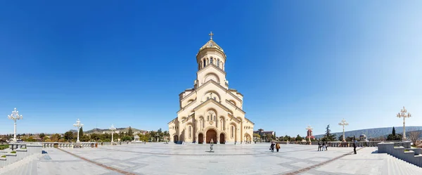 Holy Trinity Cathedral in Tbilisi panorama — Stock Photo, Image