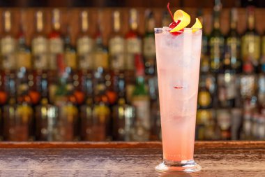 kokteyl ile yüksek cam