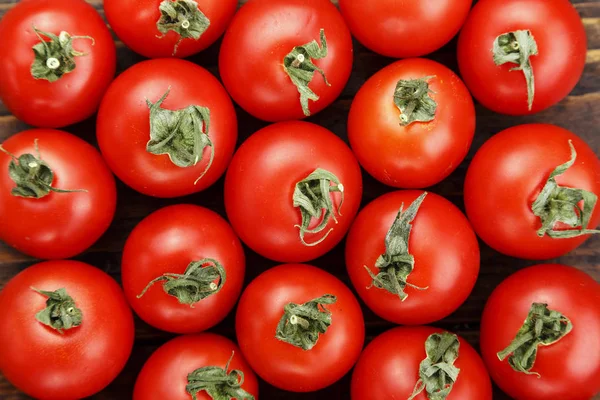 完熟トマトの背景の多く — ストック写真