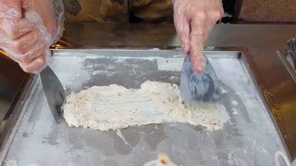 Приготовление тайского мороженого на улице — стоковое видео