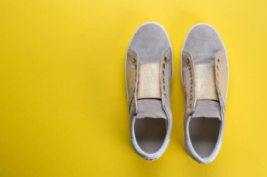 Metin için yer ile kadın spor ayakkabı