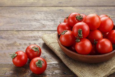 ahşap zemin olgun domates