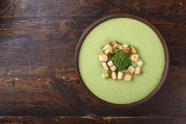 Brokoli kremalı çorba.