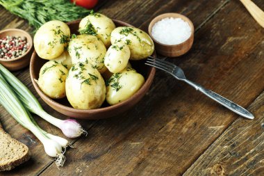 Yaz akşam yemeği ayarla ile patates, sebze, genç o ile yaz