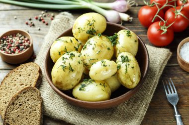 Yaz akşam yemeği ayarla ile patates, sebze, genç o ile yaz