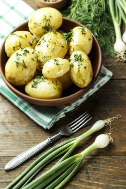 Yaz akşam yemeği ayarla ile patates, sebze, genç o ile yaz