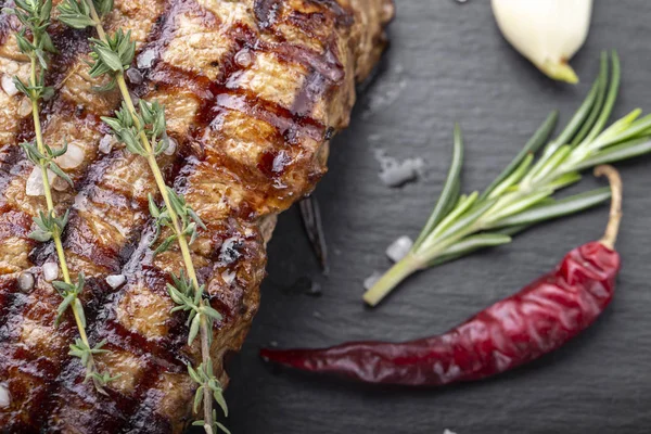 Carne a la parrilla primer plano — Foto de Stock