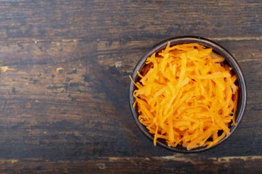 çiğ rendelenmiş havuç