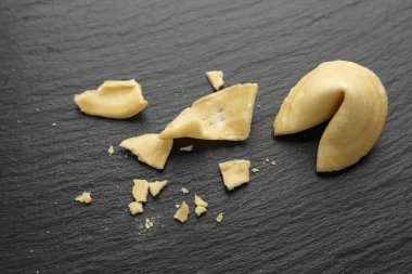 kırık fal kurabiyesi