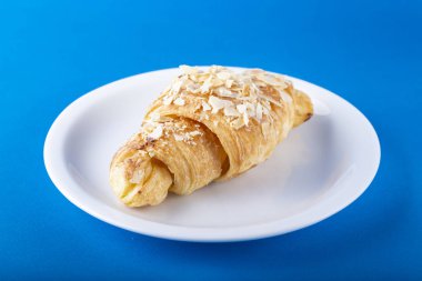 Ay çöreği masada.