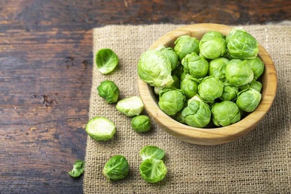 Cavoletti di Bruxelles in un piatto — Foto Stock