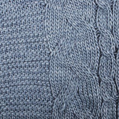 Örgü eşarp yakın plan.