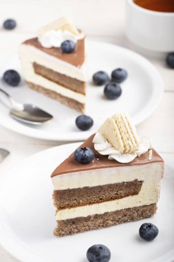 Masada kek olan çay.