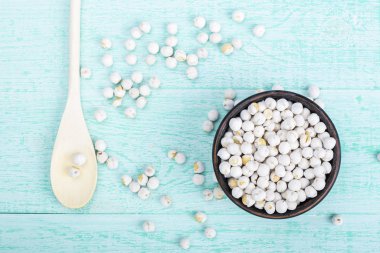 dry chickpeas in a plate on the table