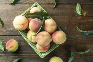 Bir sürü olgun şeftali