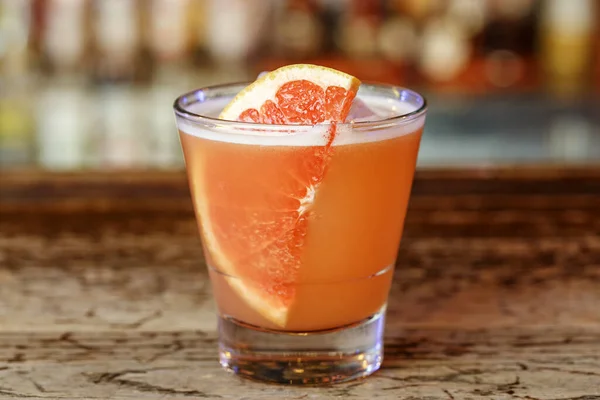 Cocktail Mit Grapefruit Auf Einem Bar Cocktail Saure Früchte Mit — Stockfoto