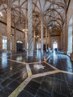 Valencia, İspanya. Mart 2018 civarı. Lonja de la Seda, Borsa Binası 'nın içi. İpek pazarı valensiyen gotik tarzda inşa edilmiştir..