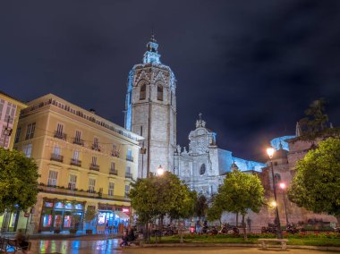 Miguelete, katedralin çan kulesi ve İspanya 'daki Meryem Ana' nın (Aziz Mary Katedrali veya Valencia Katedrali) varsayımının Bazilikası.