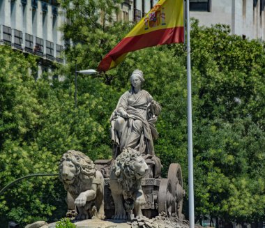 Madrid 'in merkezindeki ana anıtlardan biri olan Tanrıça Cibeles' in Çeşmesi.