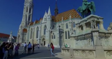 Budapeşte, Macaristan. Eylül 2016 civarı. Roma Katolik Kilisesi ve Kral I. Stephen Balıkçı Kalesi 'ndeki anıt..