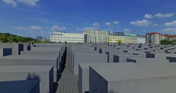 Gedenkteken voor de vermoorde Joden van Europa, ook bekend als het Holocaust Memorial. Berlijn, Duitsland. — Stockvideo