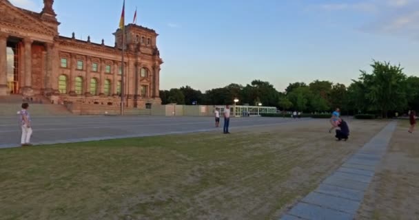 Berlin Niemcy Około Sierpnia 2016 Zwiedzanie Reichstagu Zachodzie Słońca — Wideo stockowe