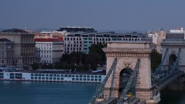 Час Прогалини Ланцюговому Мосту Будапешті Прогалина Дорозі Ланцюговому Мосту Будапешті — стокове відео
