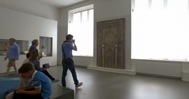 Berlin Allemagne Vers Septembre 2017 Touristes Regardant Art Islamique Dans — Video