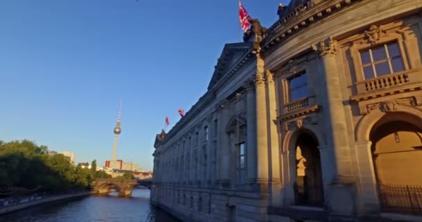 Βερολίνο Γερμανία Περίπου Τον Αύγουστο Του 2016 Άνθρωποι Χαλαρώνουν Μπροστά — Αρχείο Βίντεο