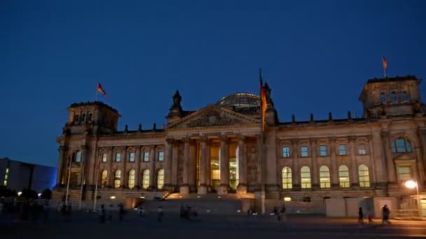 Berlin Deutschland August 2017 Touristenansturm Auf Das Reichstagsgebäude Bei Untergang — Stockvideo