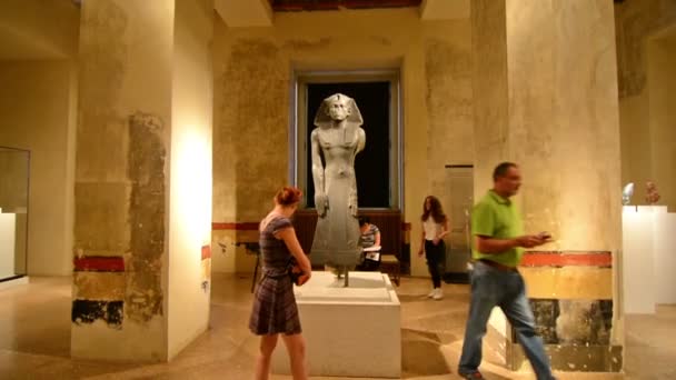 Berlín Německo Přibližně Srpen2016 Turisté Navštěvují Egyptské Muzeum Muzeum Potřeb — Stock video